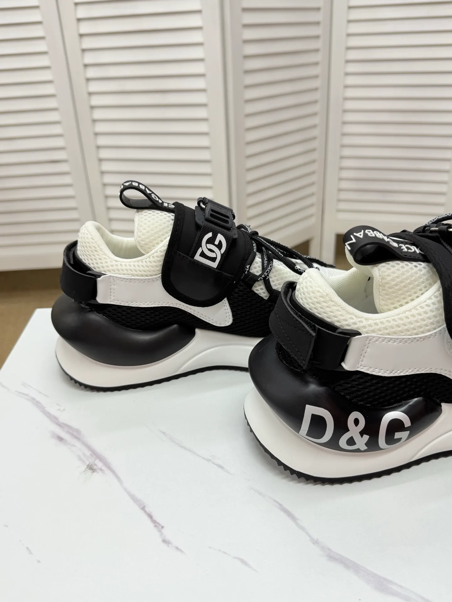 Men's clothing and shoes 230. The latest sports and casual shoes for couples (DG) are fashionable and versatile, and can add luster to various looks. Create an exquisite design with unique dynamic vitality and modern atmosphere, showing modern elegance. Size: 35-46 (custom-made sizes 45 and 46 are non-refundable) Se